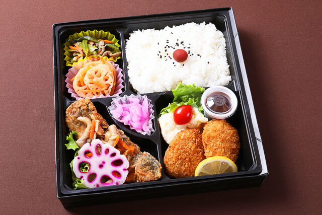 鯖のきのこあんかけとヒレカツのダブル弁当