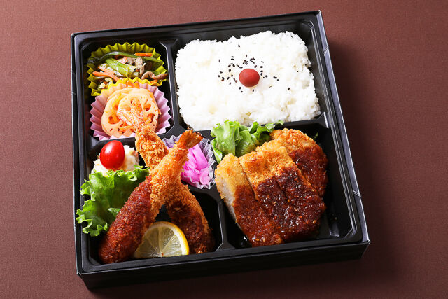 味噌カツとエビフライのダブル弁当