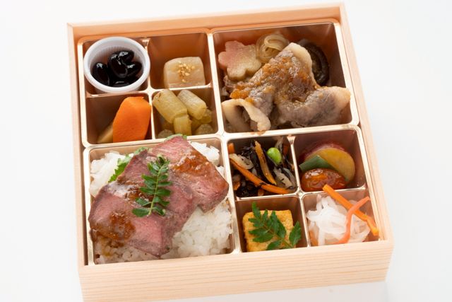 【熨斗対応可】おもてなし和菜膳～黒毛和牛すき焼きと柔らか牛ステーキ～