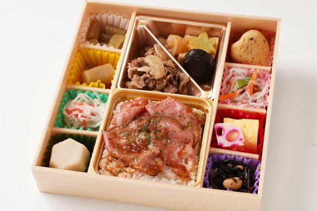 黒毛和牛Premium Queen's Beefすき焼きの和菜御膳～ローストビーフ重～