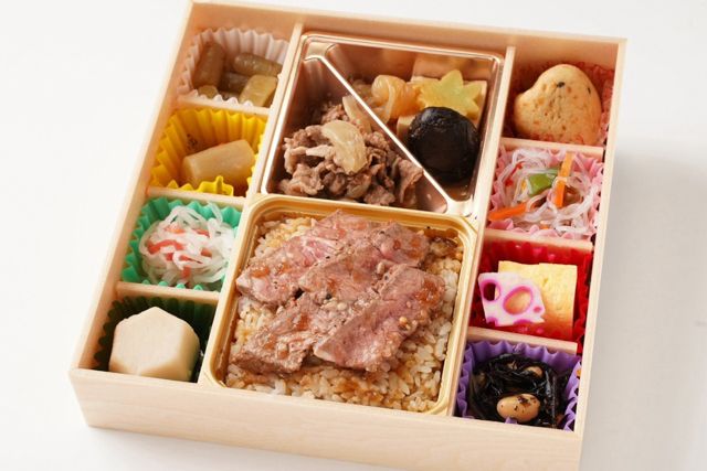 黒毛和牛Premium Queen's Beefすき焼きの和菜御膳～牛ステーキ重～