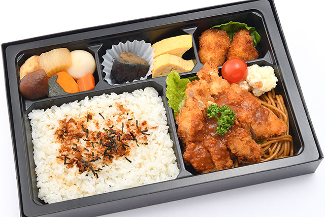 デミソースのジューシーチキンカツ弁当