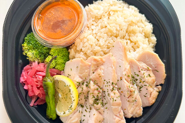 カオマンガイ（タイ風鶏煮込みご飯）