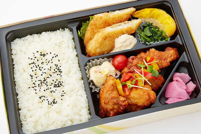 油淋鶏と白身魚フライ幕の内