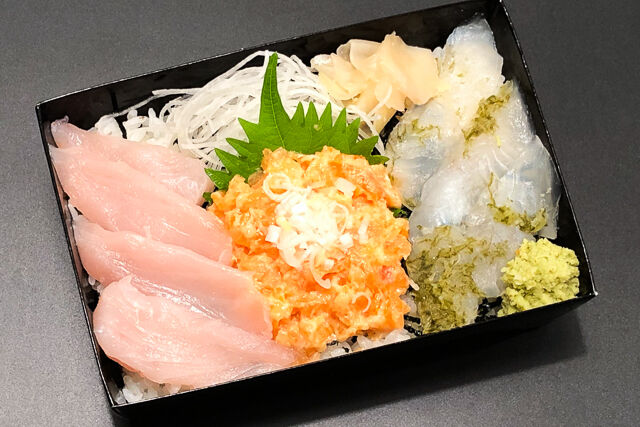 サーモン中落の三色ちらし重