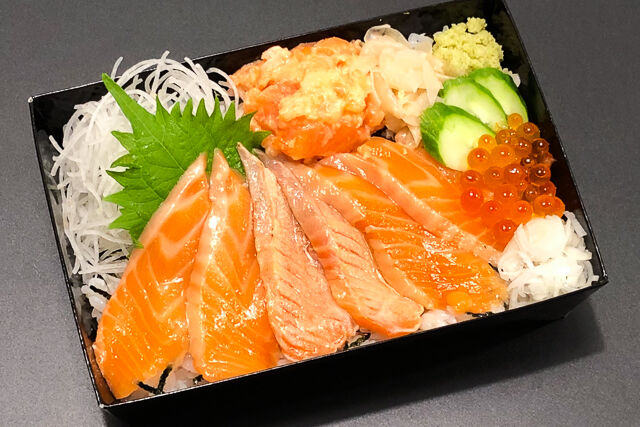 サーモン三昧ちらし重