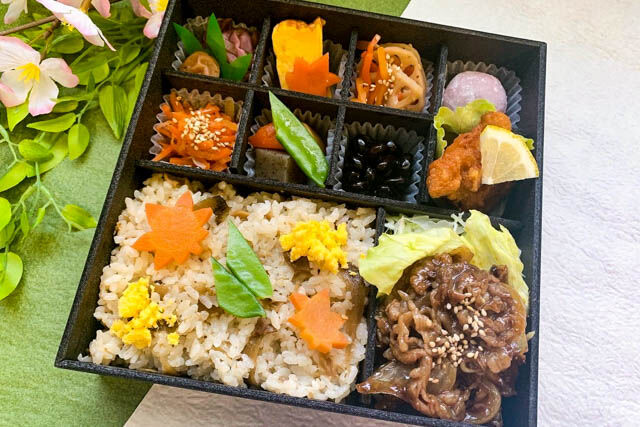 牛焼肉8升御膳（鶏五目御飯）