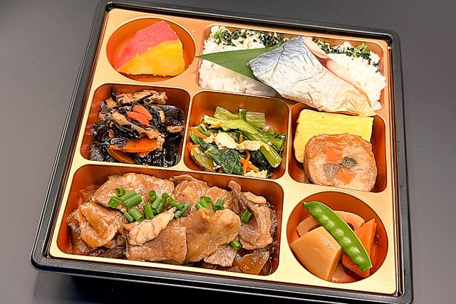 牛焼肉とさわら西京焼きのお弁当