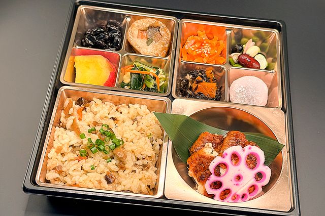 うなぎ＆とり五目ごはんのお弁当