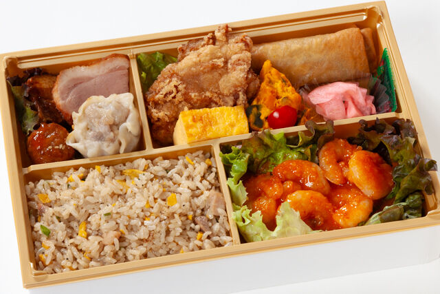 豪華中華幕の内！メイン海老チリ炒めと炒飯