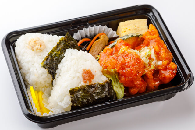 選べるおにぎり＆鶏チリ弁当