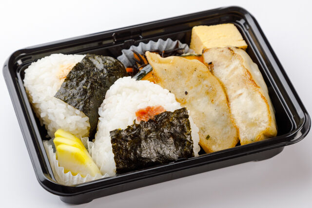 選べるおにぎり＆手作り野菜餃子弁当