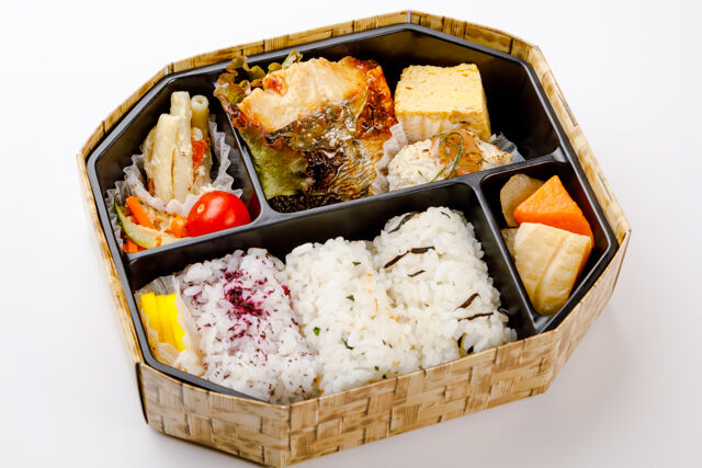 贅沢俵おにぎり＆鰆の西京焼き弁当