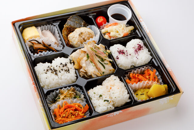 豚しゃぶと彩りおかずの俵おにぎり弁当