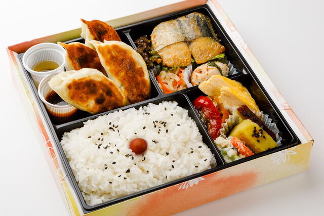 手作り野菜餃子と彩りおかず弁当