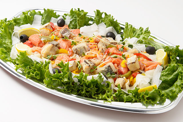 ぶりとサーモンとスライス大根のエスカベッシュサラダ