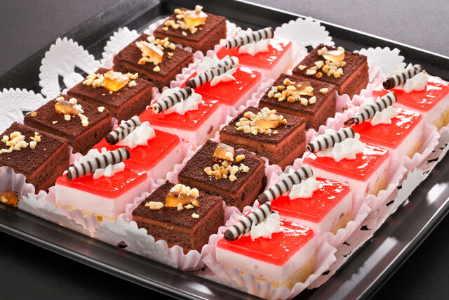 2色のプチケーキ盛合わせ