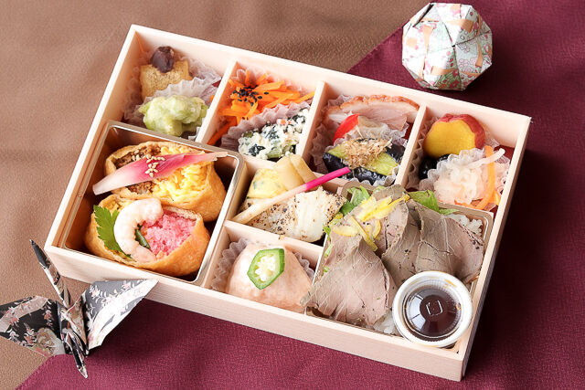 ローストビーフ重＆彩り稲荷と京おばんざい八寸