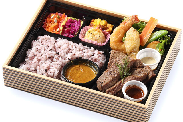 リブロースステーキ弁当～〆の野菜の水分カレー付～