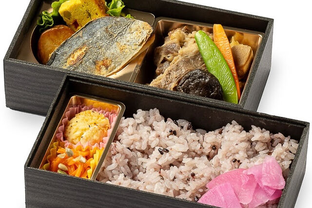 ボタン二段 ～国産牛すきやき＆サワラの西京焼～