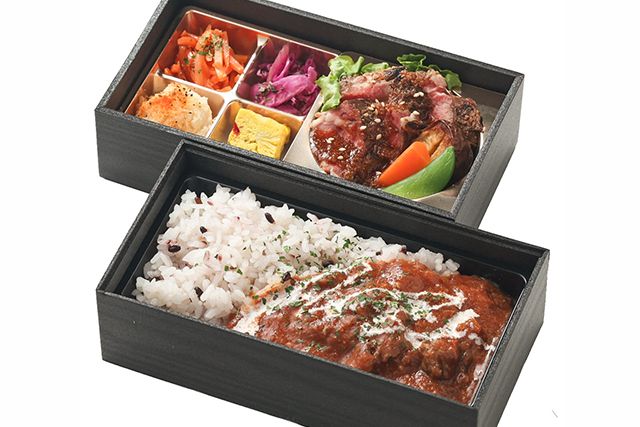 カエデ二段 ～特製ハッシュドビーフ＆リブロースステーキ～