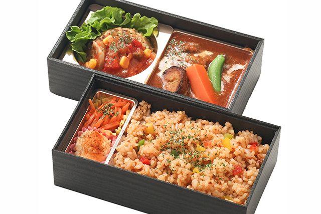 モミジ二段 ～自家製ビーフシチュー＆ラタトゥイユハンバーグ～