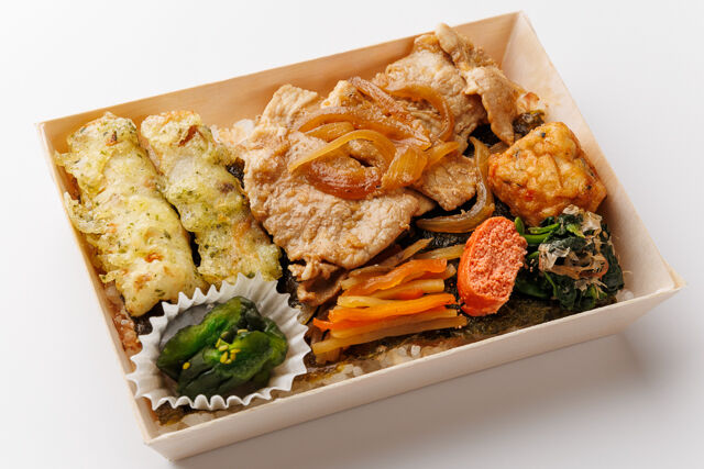黄金比率の豚の生姜焼き海苔弁当