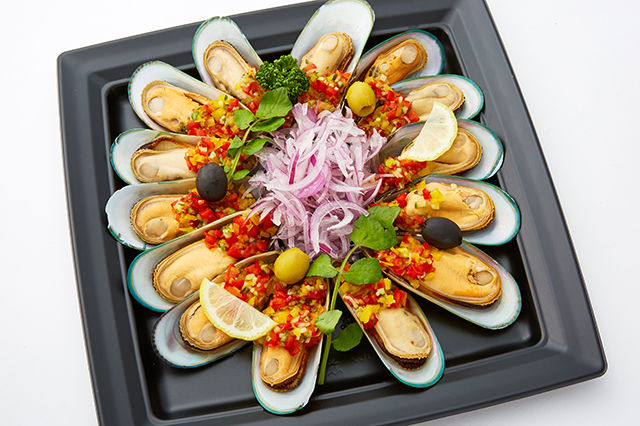 ムール貝のガスパッチョ仕立て～トマトとオリーブのマリネを添えて～