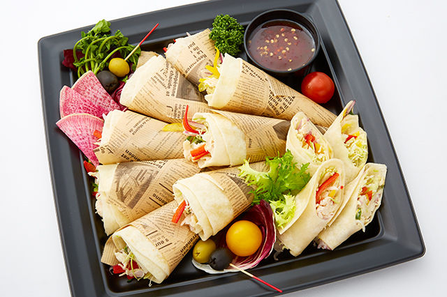 蒸し鶏とキュウリのトルティーヤ