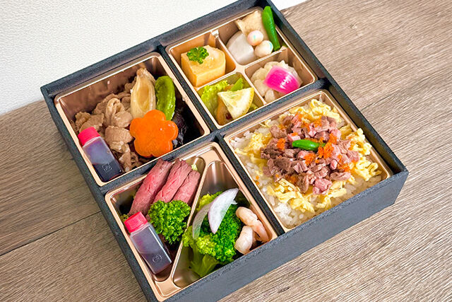 厳選牛すき焼きとローストビーフ御膳（肉ちらしご飯）