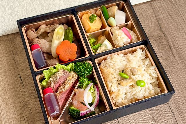 厳選牛すき焼きと牛カツレツ御膳（あさりの炊き込みご飯）