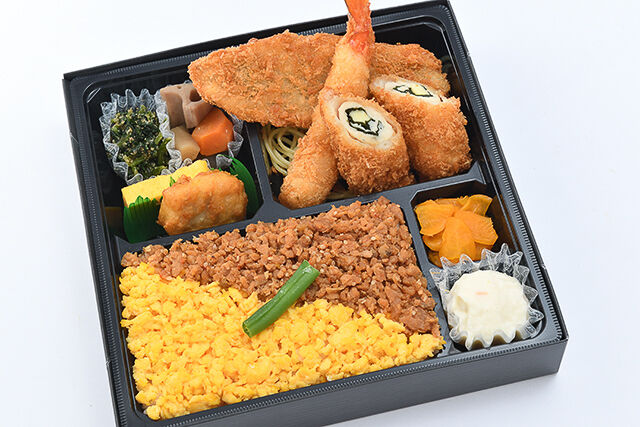 ミックスフライと鶏そぼろ弁当