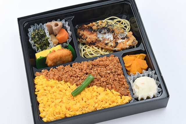 鰆の西京焼きと鶏そぼろ弁当