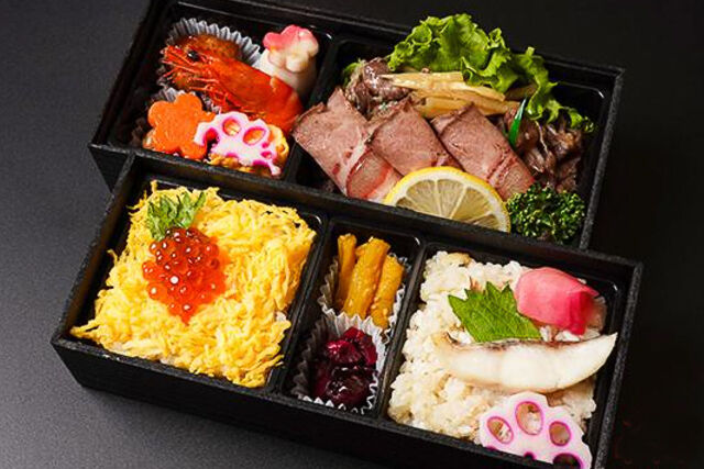 鯛おこわとイクラ丼とローストビーフと名物牛しぐれ御膳