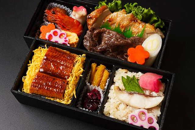 鯛おこわとうな丼と牛すきの鶏の照り焼き御膳