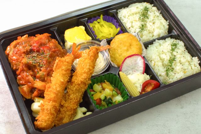 【香味折詰膳】バターライス洋風幕ノ内～舞茸とトマトの煮込みハンバーグ～＆2尾のエビフライ