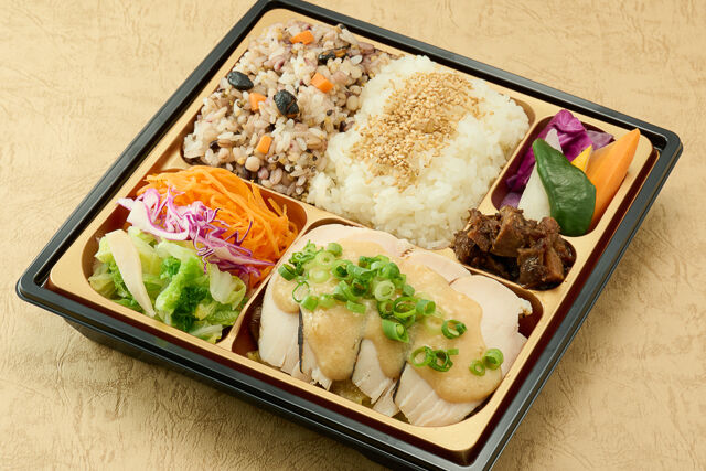 【熨斗対応可】鶏胸肉の優しい火入れ 十六穀米とバーニャカウダ