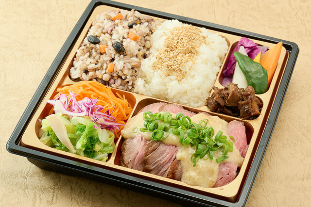 【熨斗対応可】牛赤身のグリエマスタードソース 十六穀米とバーニャカウダ