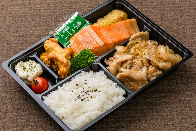 豚バラの生姜焼きと麹漬け焼き鮭御膳