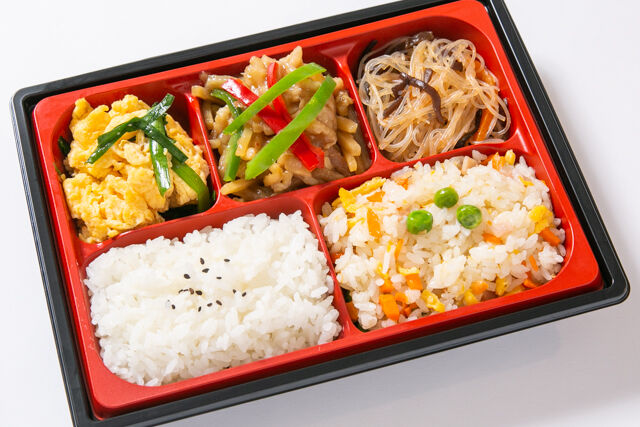 青椒肉絲 二色ごはん弁当