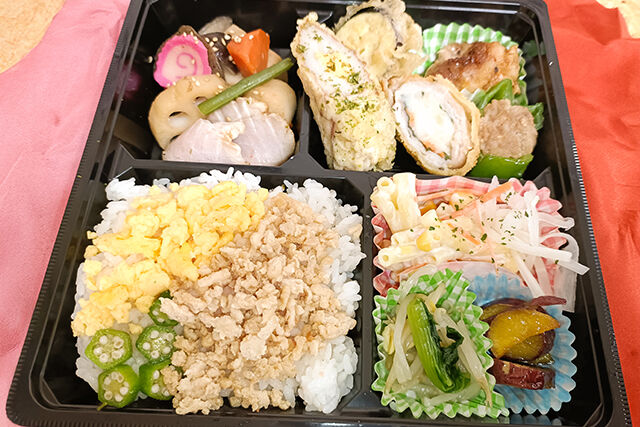 出汁鶏そぼろ飯の和食幕の内弁当