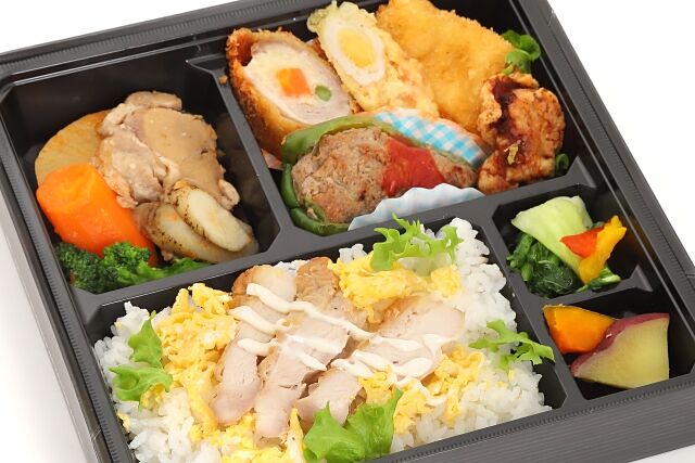 鶏マヨサラダ酢飯の和食幕の内弁当