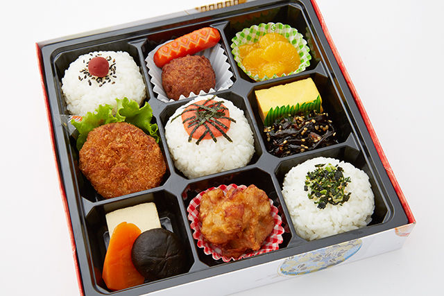 鶏の唐揚げと豚のミンチカツ弁当