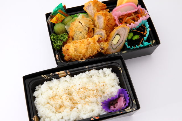 ヒレカツとヒレしそチーズ巻き二段重