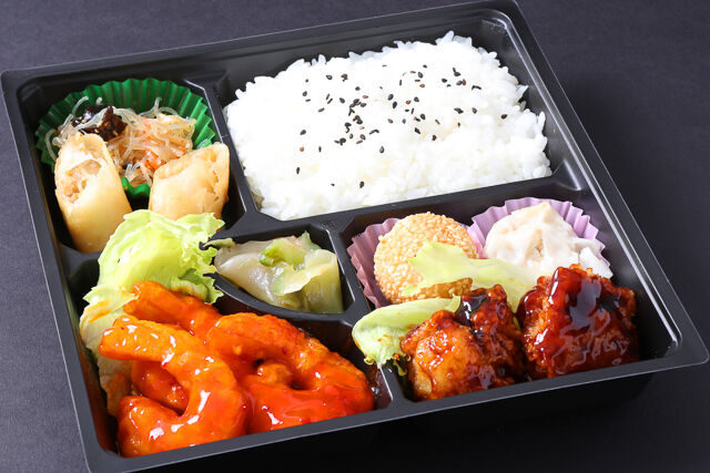 エビチリと唐揚げのダブル弁当