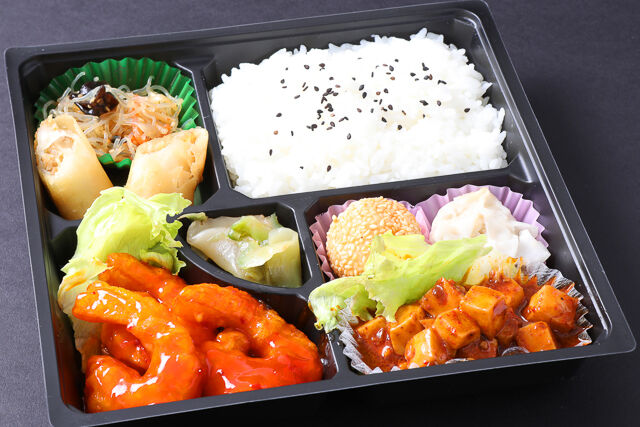 エビチリと麻婆豆腐のダブル弁当