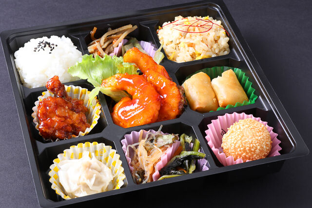 9マス弁当（エビチリ、春巻き、唐揚げ）