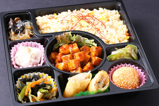 チャーハンと食べる麻婆豆腐弁当
