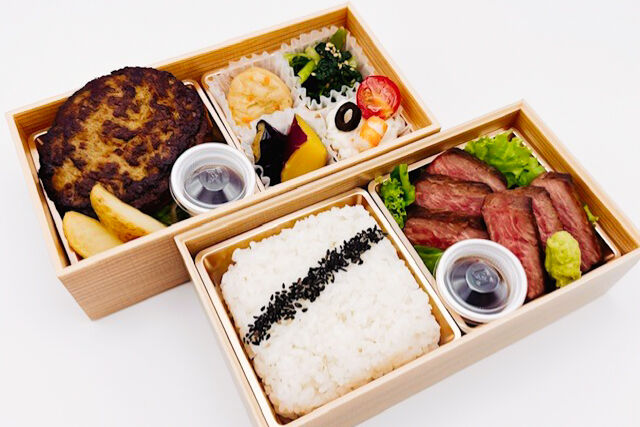 サーロインステーキとハンバーグでおもてなし