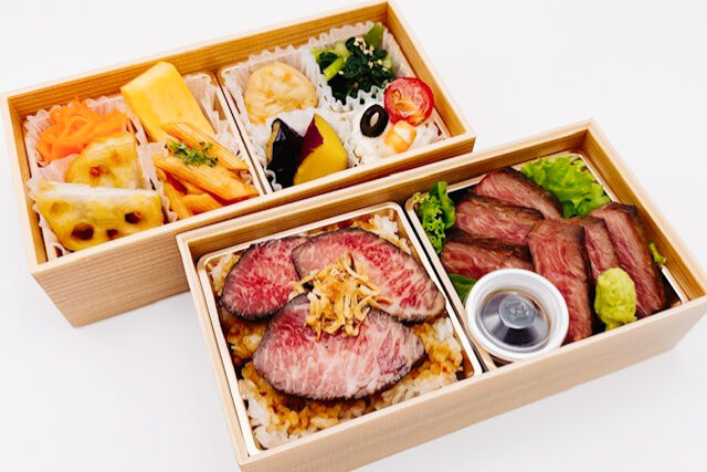 サーロインステーキとローストビーフ重でおもてなし